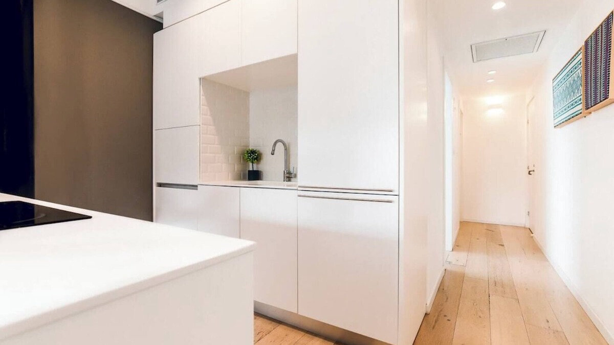 Kerem HaTeimanim Apartment | Spacious Family Paradise, Just 200m to the Beach!
