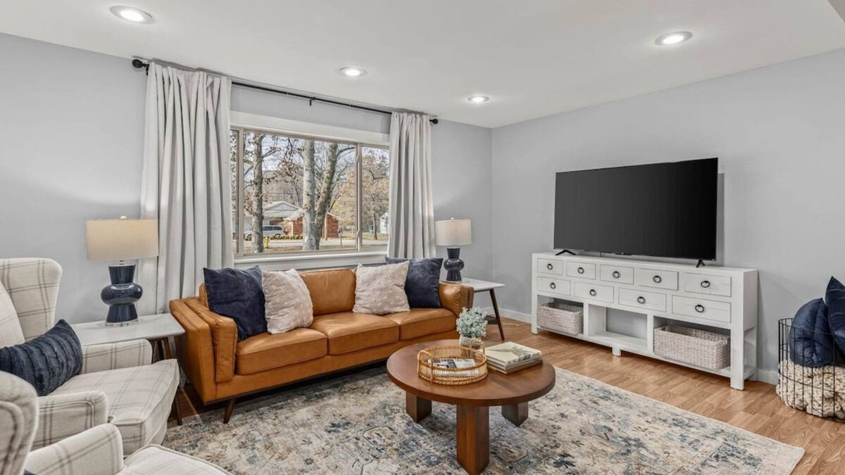 Siloam Springs House | 🫴 Spacious Family Haven Walk to Downtown & JBU