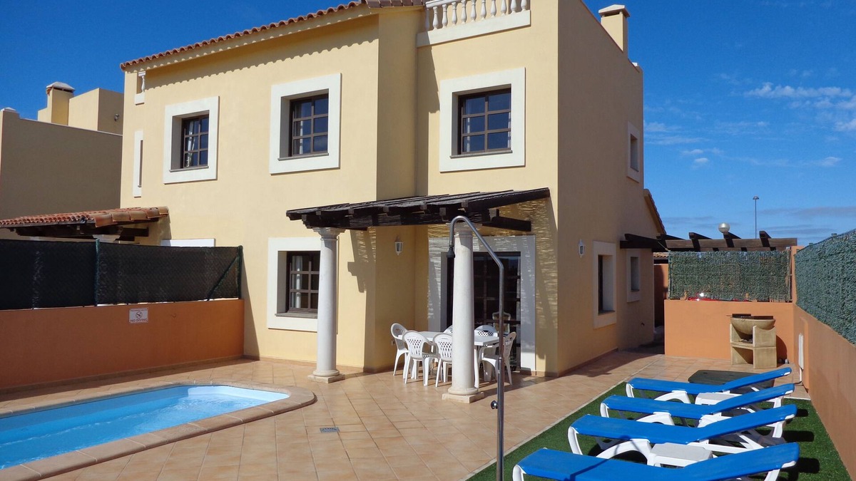 Geafond Villa | Spacious Family Villa, Private Heated Swimming Pool & Superfast Fibre Internet