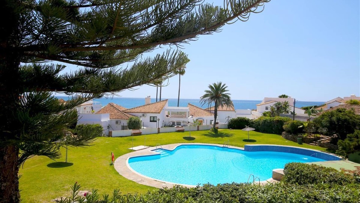 Buenas Noches Villa | Spacious family villa with air con and sea views, Close to beaches, gardens, pool and town
