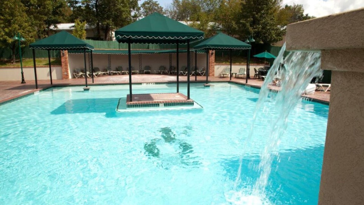 Branson Hotel | Spacious Family Villa w/Pools Near Branson's Main Sights
