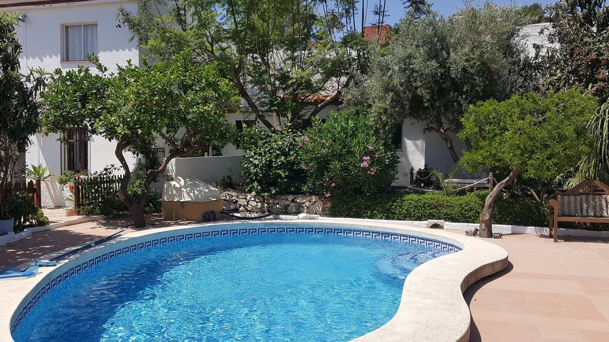 Rotova Other | Spacious Farmhouse enjoying Mature Gardens, Heated Private Pool & Stunning Views
