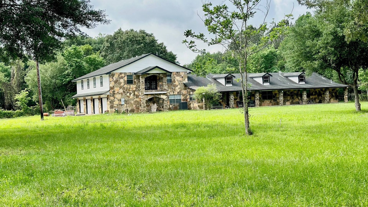 Cleveland Other | Spacious farmhouse in Cleveland-Big Family Gathering-8bedrooms, 14beds