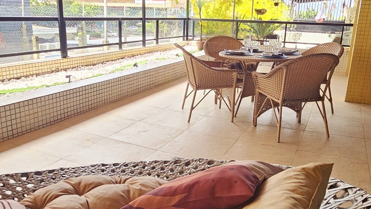 Manaira Apartment | Spacious flat 1 block from Manaíra Beach and shopping malls, large balcony