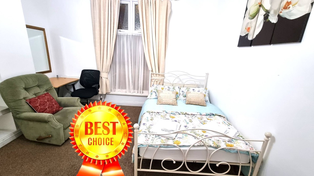 Rochdale Apartment | Spacious Flat Free Parking Fast Wi-Fi Visit Rochdale Manchester Oldham Bury