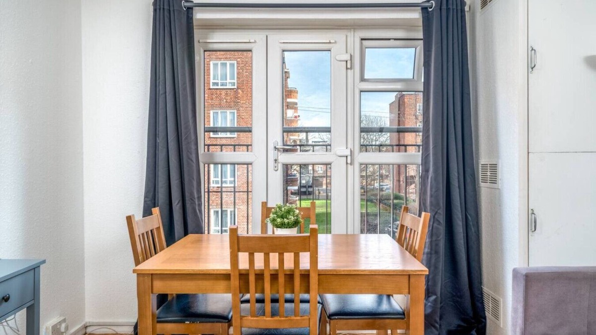 Shacklewell Apartment | Spacious Flat in Dalston