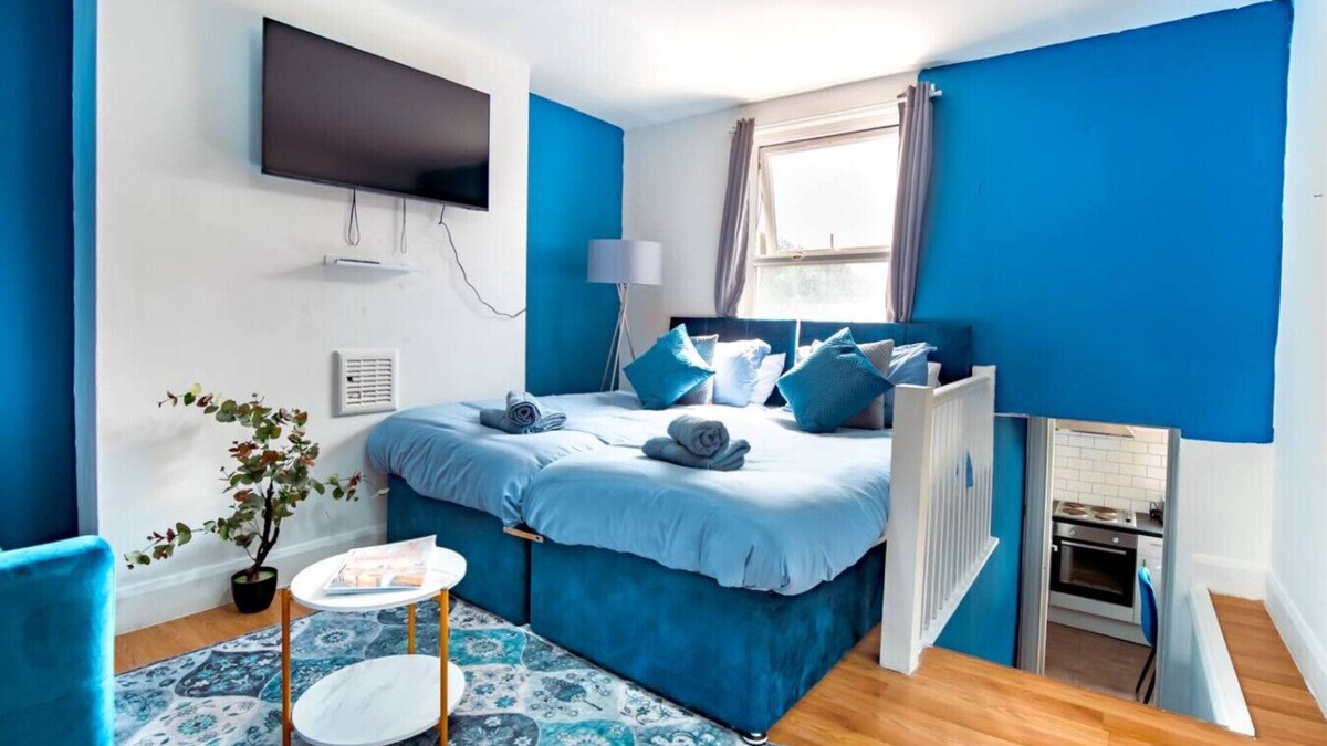 Stroud Green Apartment | Spacious Flat - Moments To City Centre - Sleeps 4