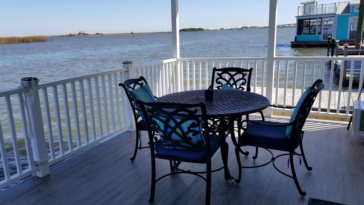 Apalachicola Boat Rental | Spacious Floating Condo on the water with upscale amenitiesnNew Water Filtration