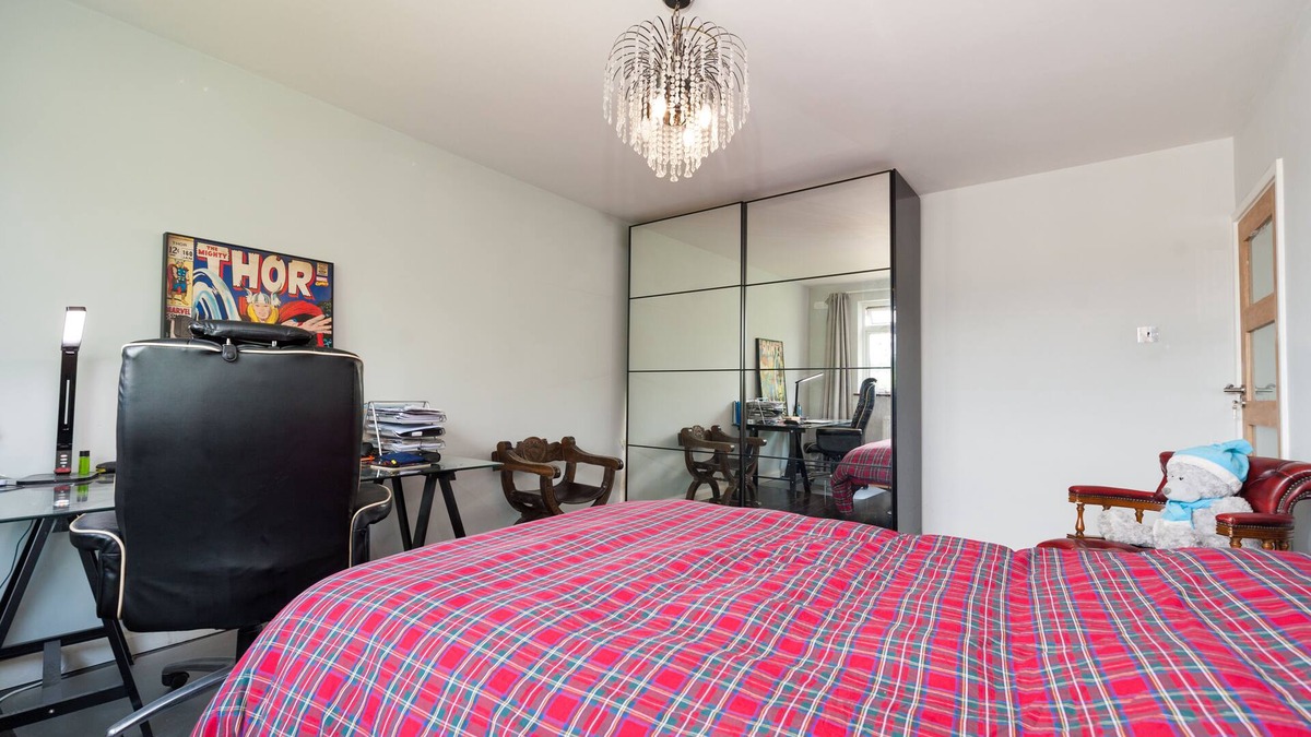 High Barnet Apartment | Spacious forest view apartment