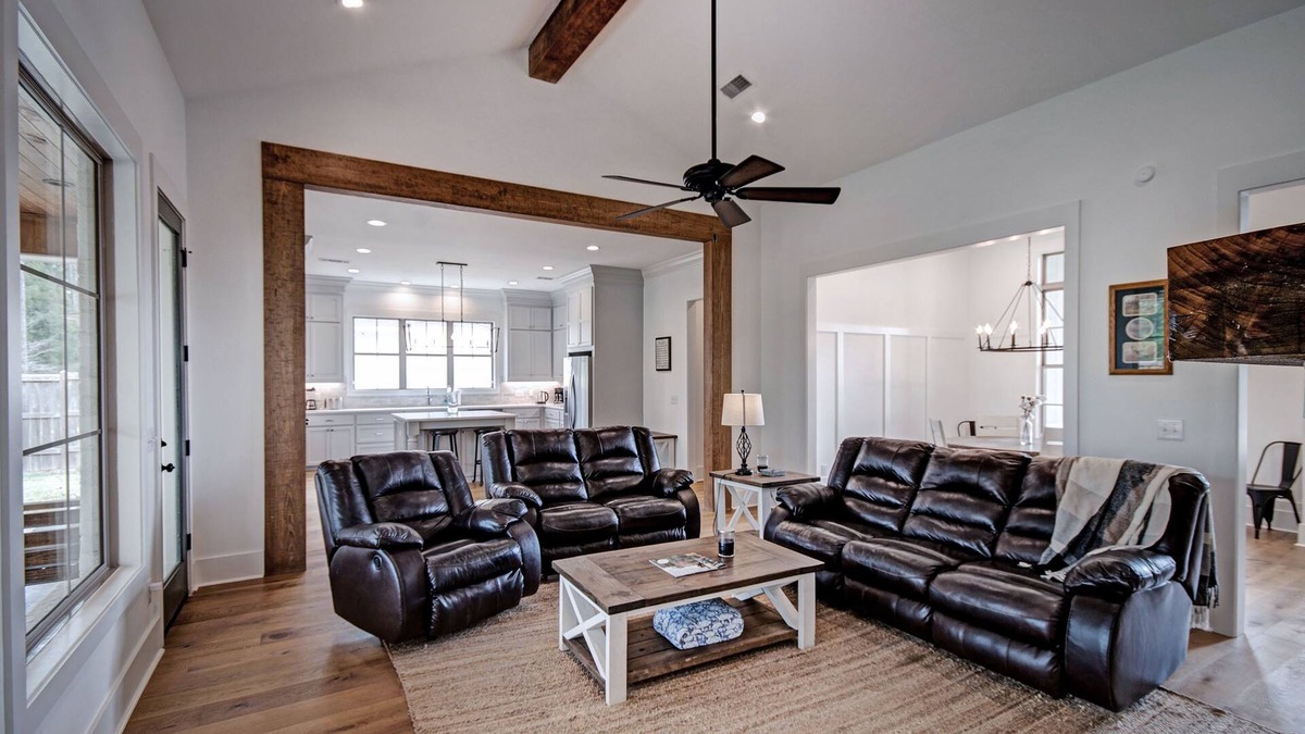 Madison House | Spacious Four Bedroom Home in Madison County