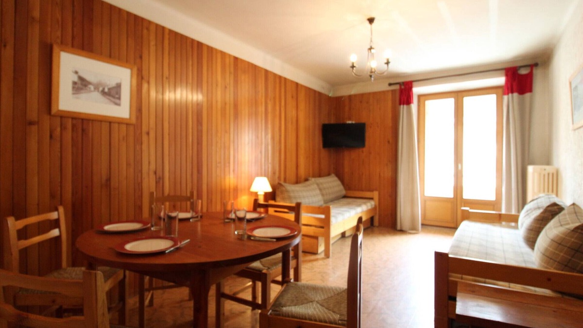 Val Cenis Apartment | Spacious apartment 5 ppl with balcony and wifi in Lanslebourg