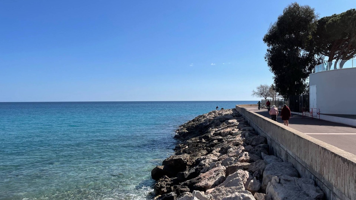 Roquebrune-Cap-Martin Apartment | Spacious T3 in quiet villa between sea and hills, terraces and garden