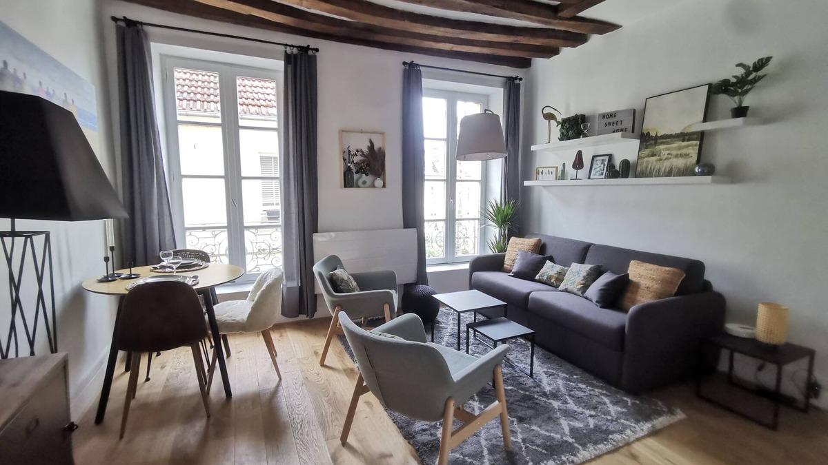 Saint-Germain-en-Laye Apartment | Spacious studio in the historic center of Saint-Germain-en-Laye