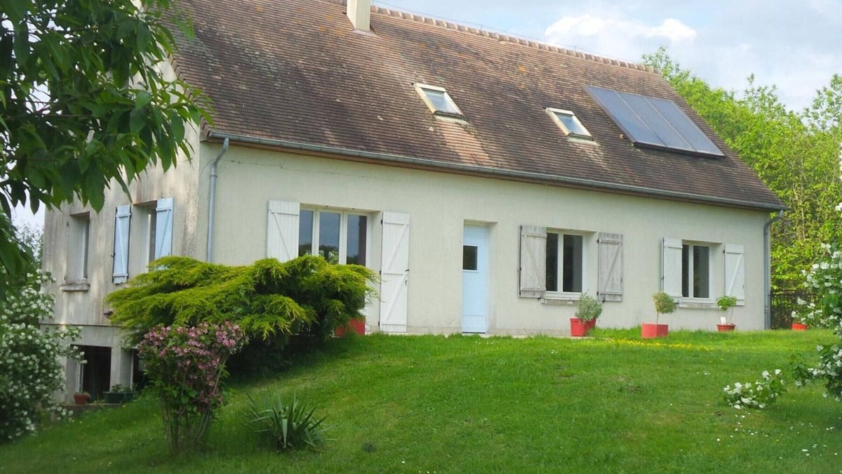 Saint-Jean-de-la-Motte Cottage | Spacious Retreat with Tennis Court, Games Room, and Modern Amenities in a 20,000 m² Enclosed Woods
