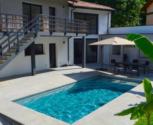 Saint-Martin-de-Seignanx Villa | Spacious Luxury Modern Villa with Pool, Beaches and Garden