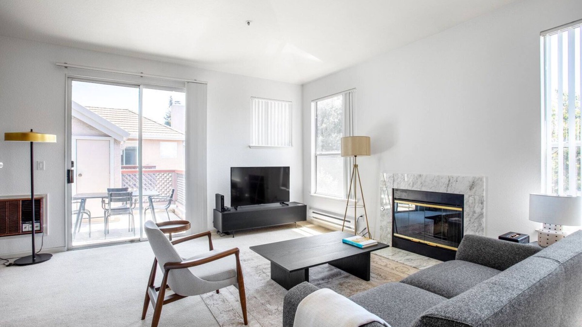 Central District Apartment | Spacious Fremont 2BR w/W/D, Pool, close to Lake & Shops, by Blueground