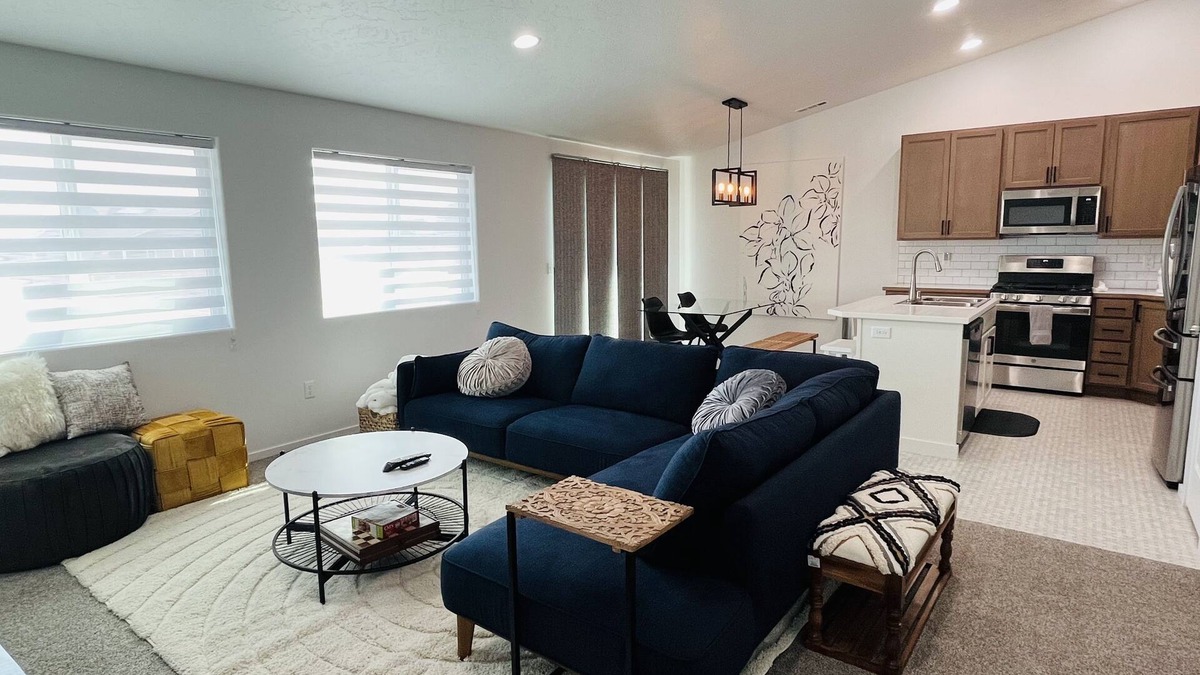 Pasco House | Spacious fully fenced yard, central location!