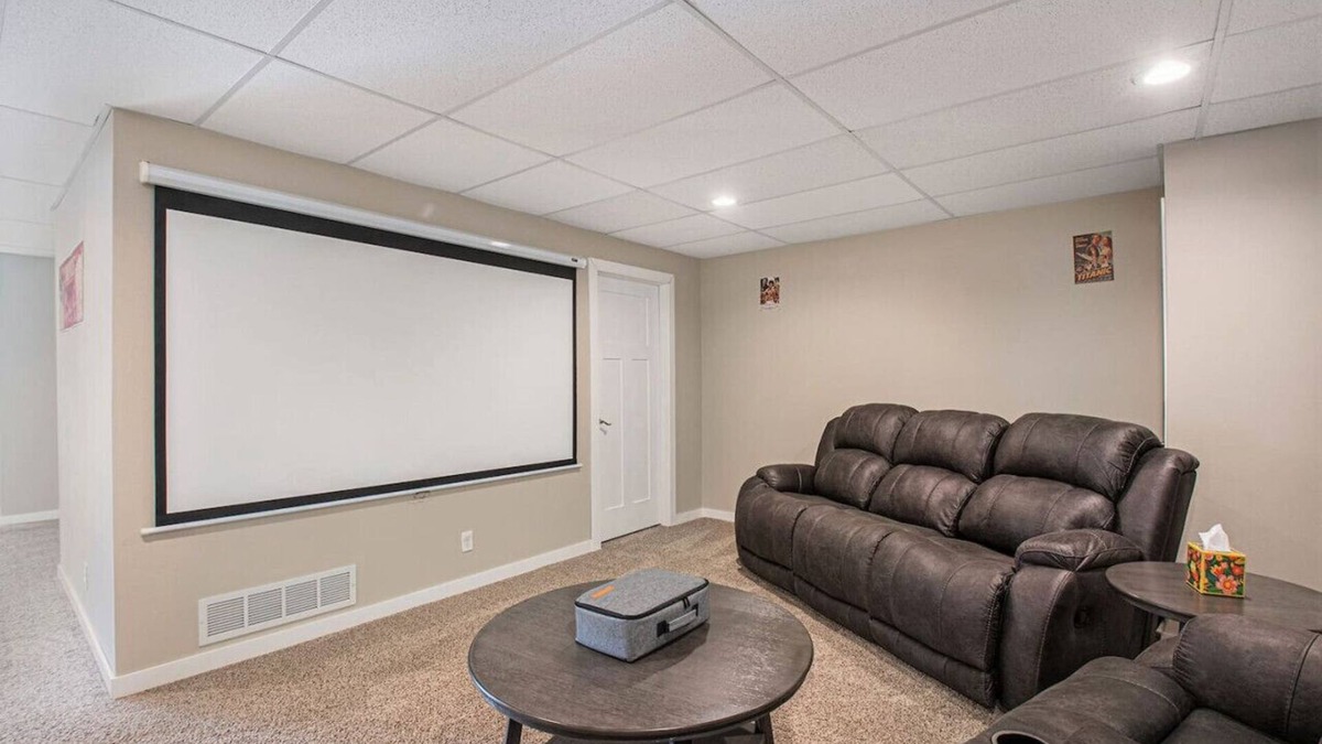 Omaha House | Spacious, Fun & Comfy ~ Game & Cinema Room ~ Yard!