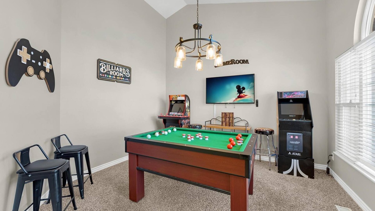 Washington Terrace House | Spacious & Fun Family Retreat ~ Game Room ~ Patio!