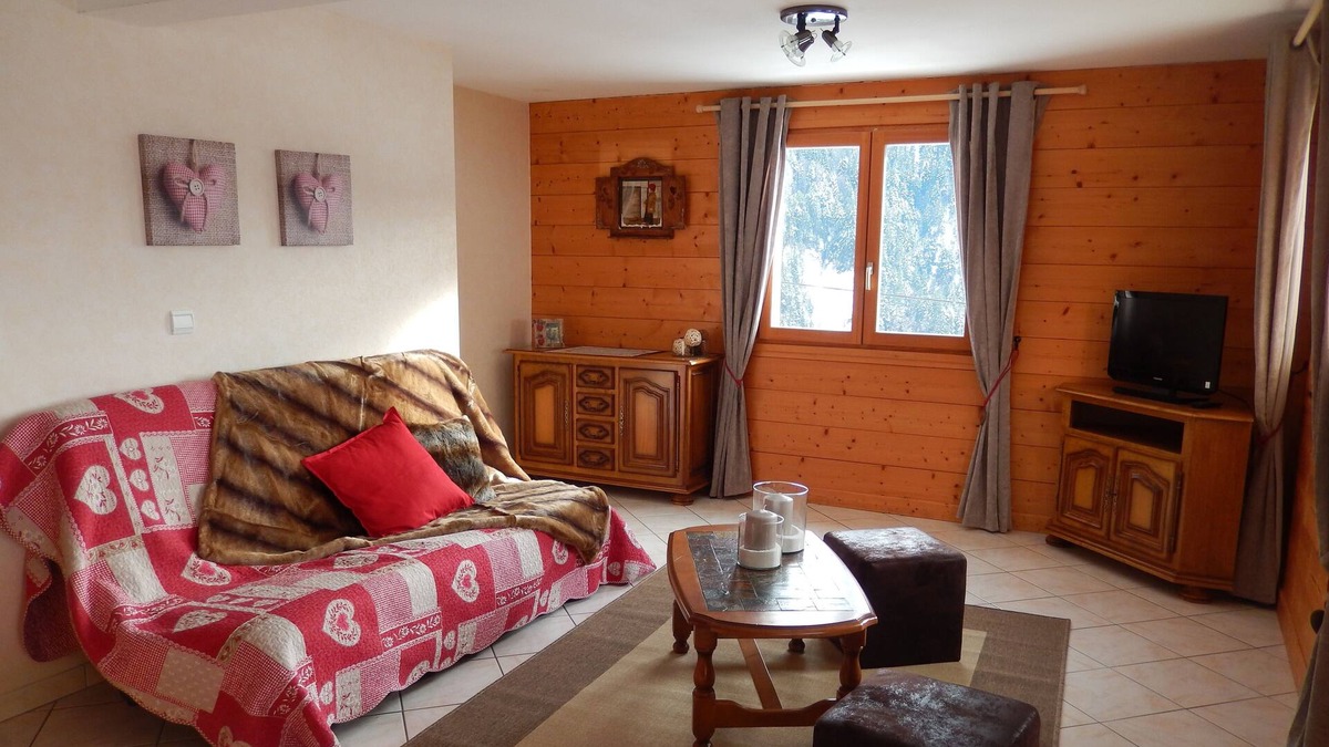Saint-Jean-de-Sixt Apartment | Spacious furnished apartment overlooking the Aravis range, sunny, quiet, 76 m2