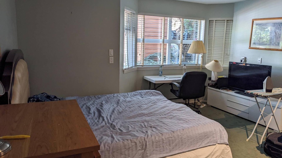 Kitsilano House | Spacious, Furnished Bedroom in Kits – Prime Location Near UBC/Downtown