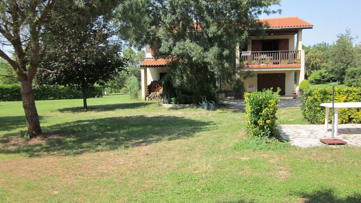 Nailloux Villa | Spacious furnished villa with Tennis and private pool