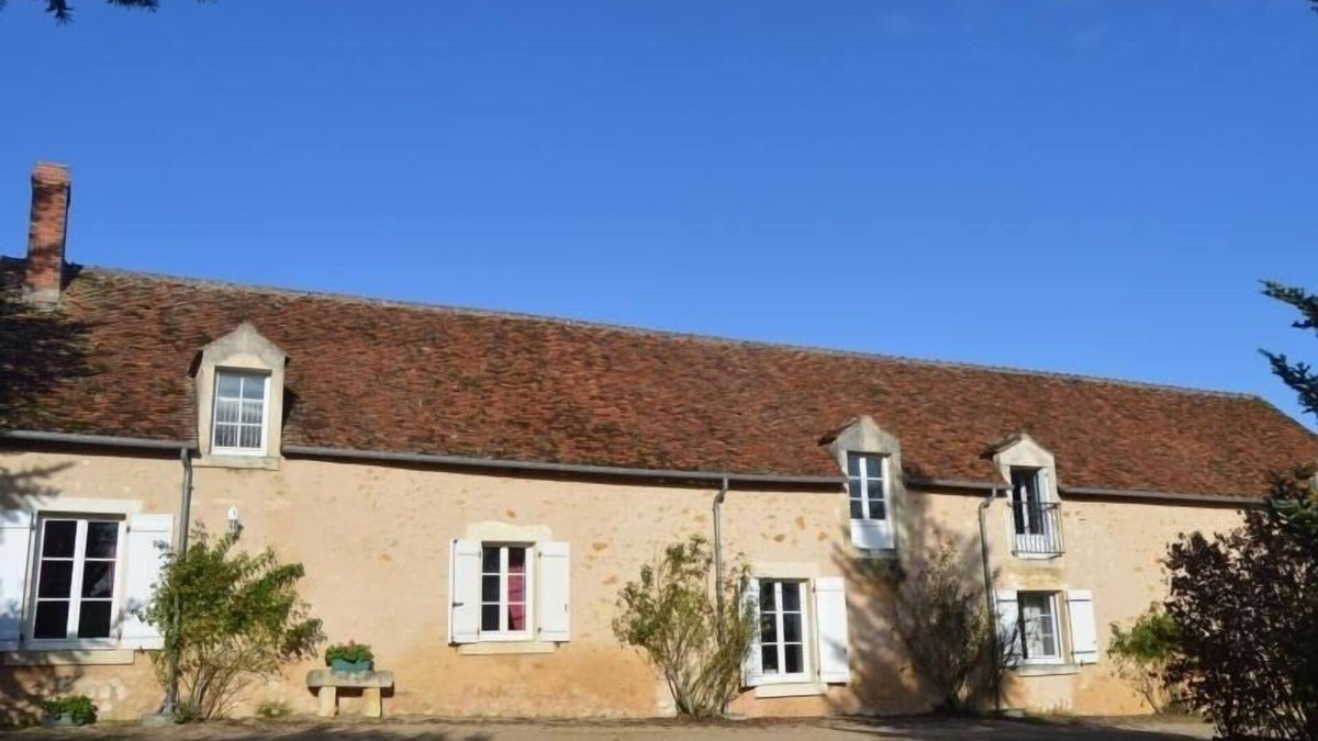 Argenton-sur-Creuse Cottage | *Spacious Gîte Near Argenton-sur-Creuse: 2 Houses, Garden, Parking, Family-Friendly*