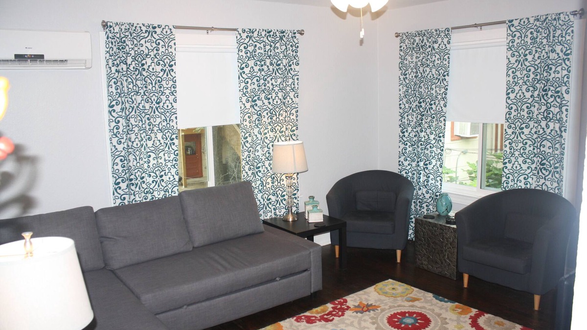 Hyde Park Apartment | Spacious garage apartment in central historic Hyde Park