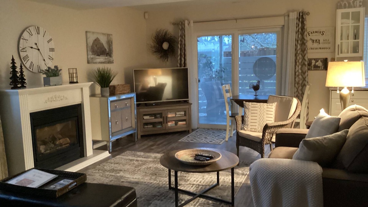 Comox Apartment | Spacious garden suite in beautiful Comox.