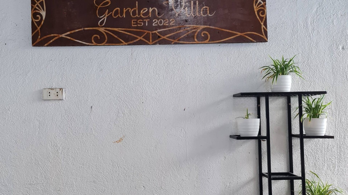 Angeles City House | Spacious Garden Villa 4-bedroom house with Private Pool near Clark