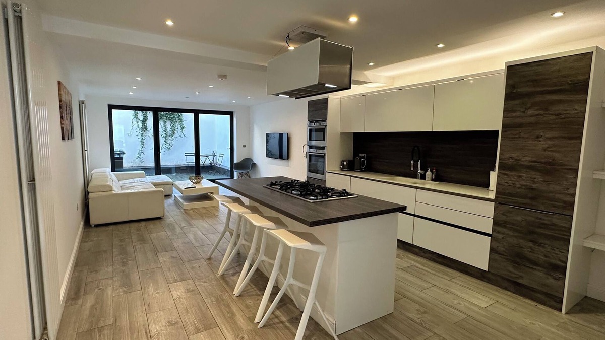 Leamington Spa House | Spacious 4 Bedroom Town House