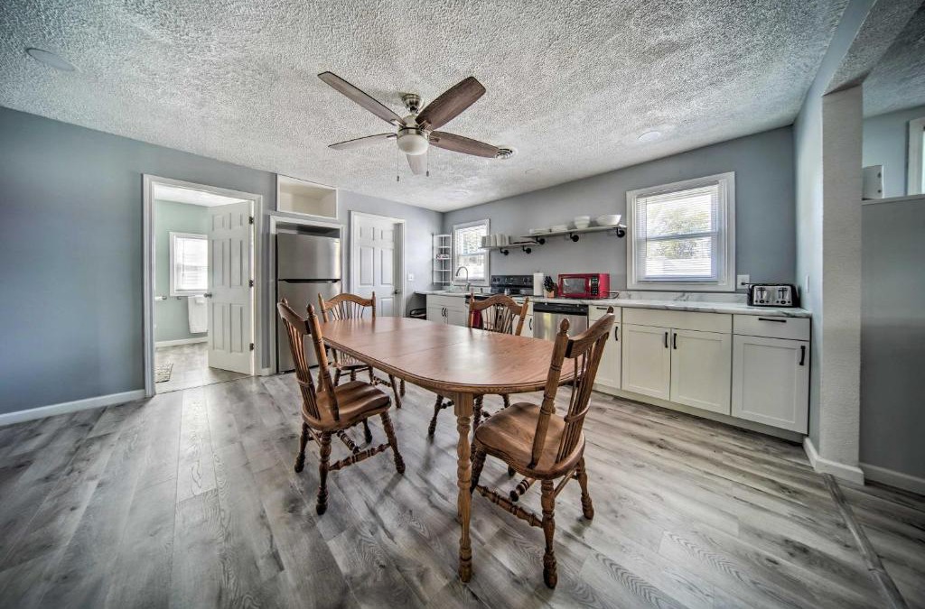 Geneva-on-the-Lake House | Spacious Geneva House Less Than 5 Mi to The Strip!
