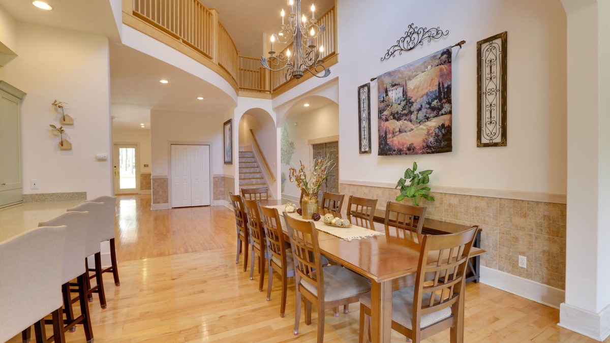 Albany House | Spacious Georgia Vacation Rental w/Large Deck