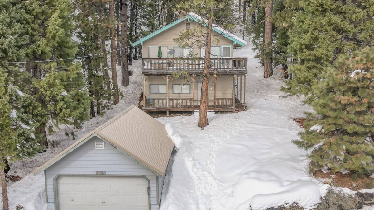 Mineral House | Spacious get away cabin in Mineral, minutes from Lassen south entrance