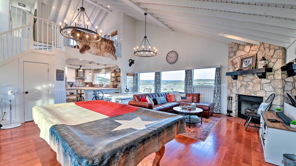 Palo Pinto County House | Spacious Getaway ~ 12 Acres, Views, & Hot Tub!