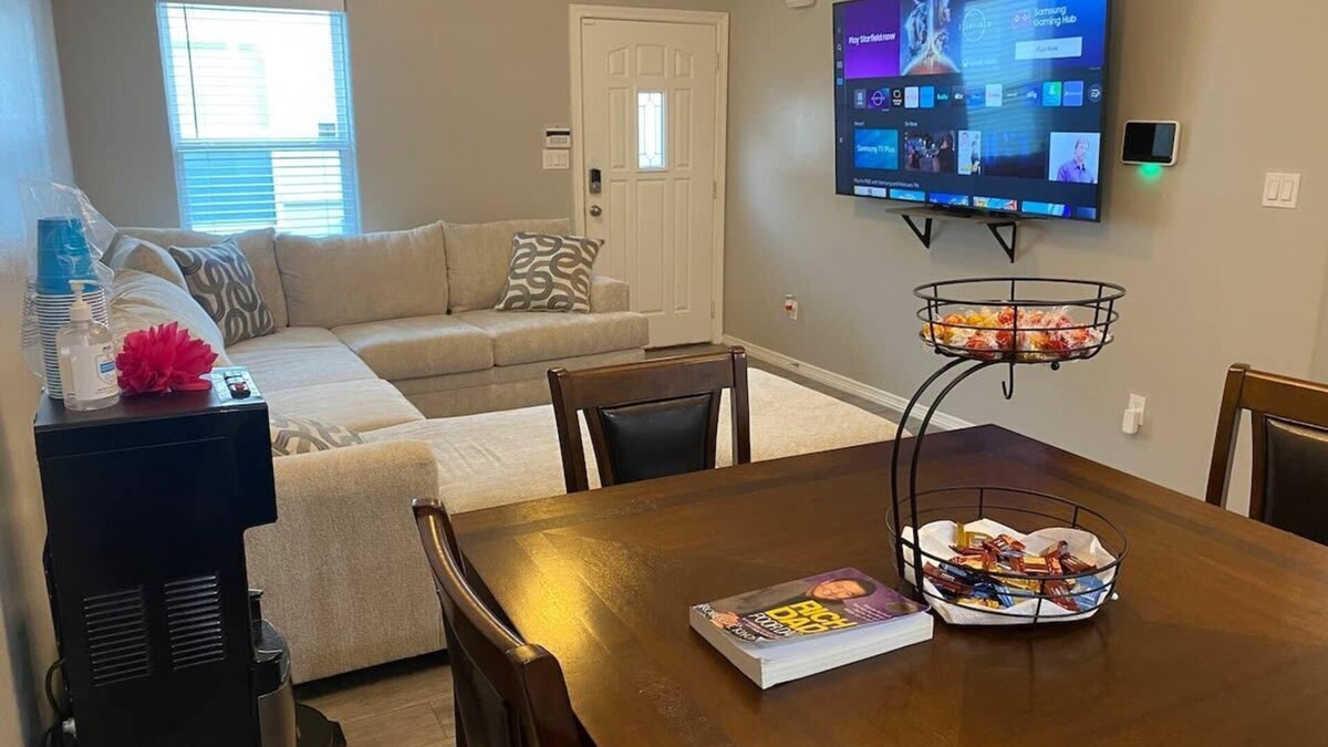 Edinburg Apartment | Spacious Getaway near UTRGV w/King Bed near UTRGV!