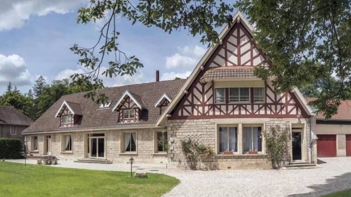 Thillombois Cottage | Spacious Gîte for 12 with Fireplace & Garden, Opposite Thillombois Castle