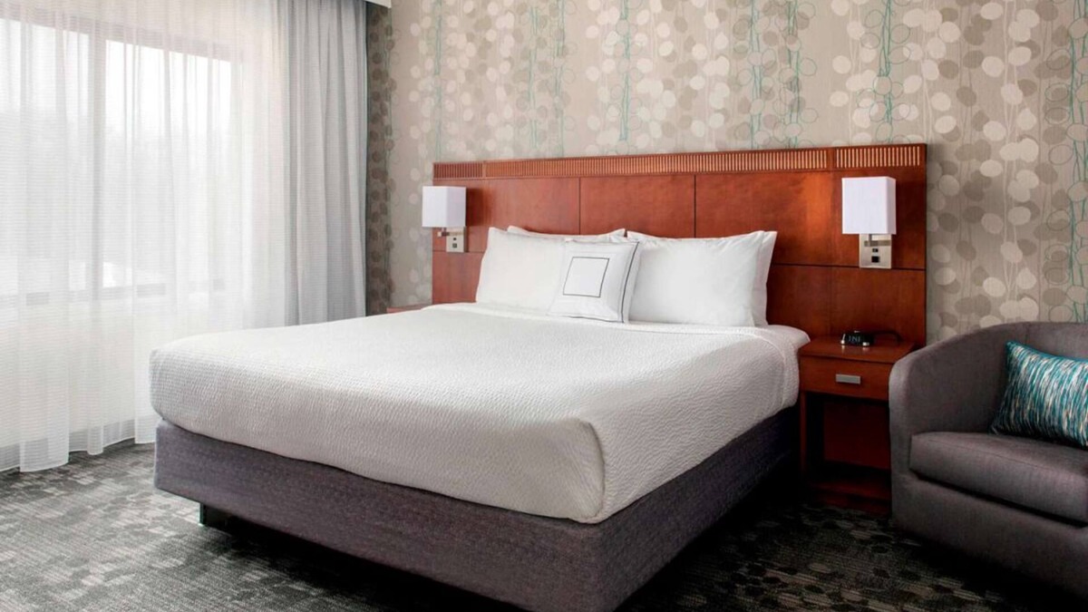 Whippany Hotel | Spacious Good-Value Accommodation! Short Drive to Morristown Green, Pet-Friendly