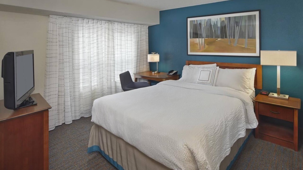 Avon Apartment | Spacious Good-Value Accommodation! 4 Cozy Units, Free Breakfast and Parking!