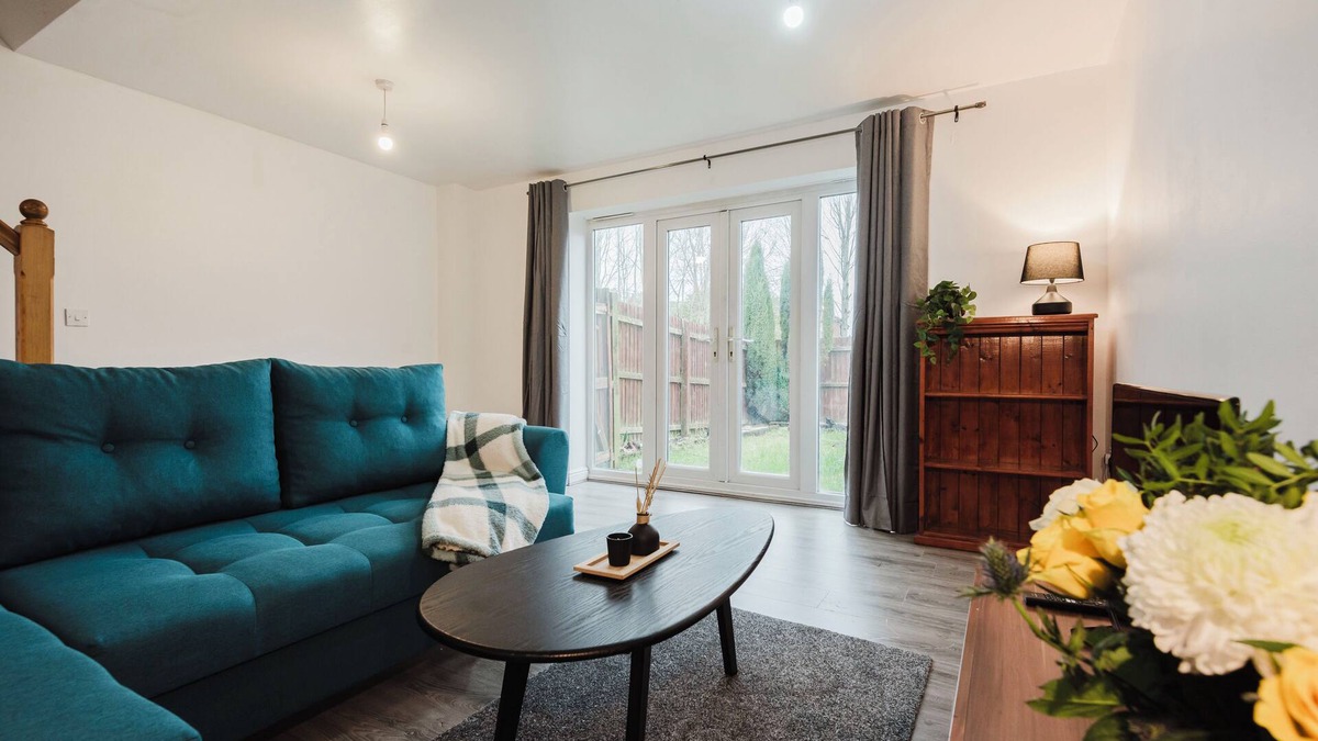 Levenshulme House | Spacious Gorton Home - 3-bed Semidetached