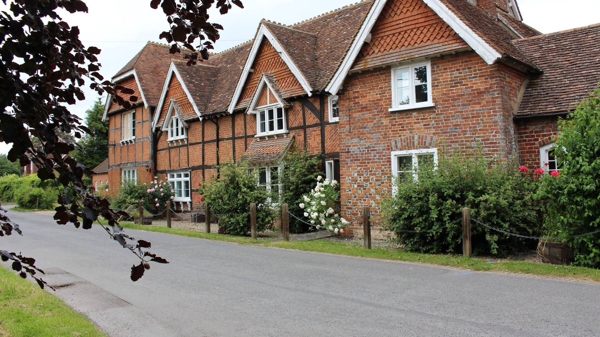 Didcot Apartment | Spacious Grade 2 Listed 2 bedroom apartment in South Oxfordshire village