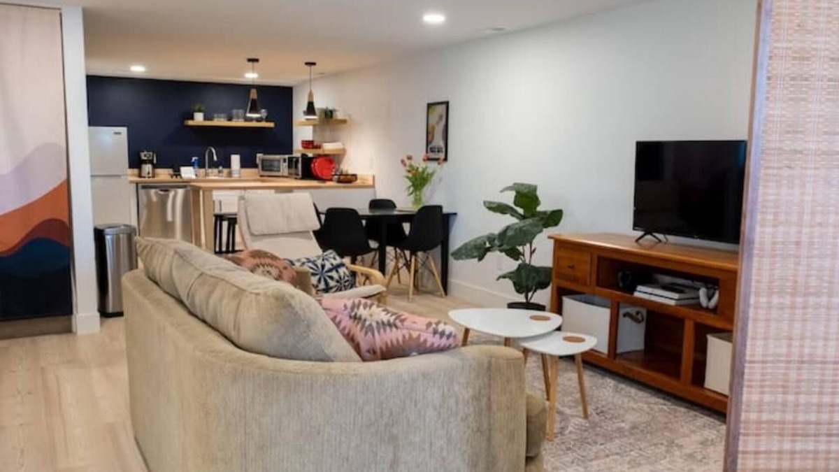 Highlands House | Spacious guest suite w/private entry