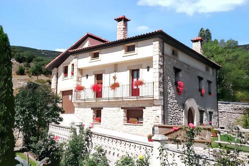 Puente-Arenas House | Spacious House in Merindad de Valdivielso