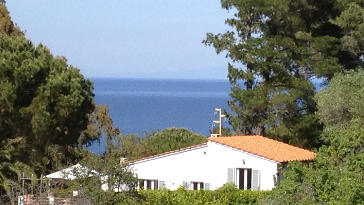 Sant' Andrea House | Spacious holiday home with sea views and garden near the beach on Elba Island