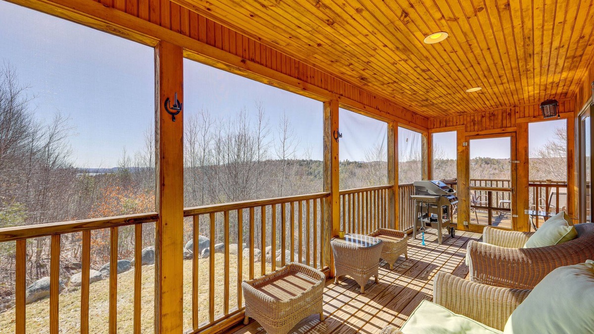Harrison Cabin | Spacious Harrison Cabin ~ 1 Mi to Long Lake!