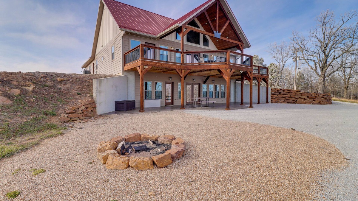 Harrison House | Spacious Harrison Vacation Rental w/Deck & Views!