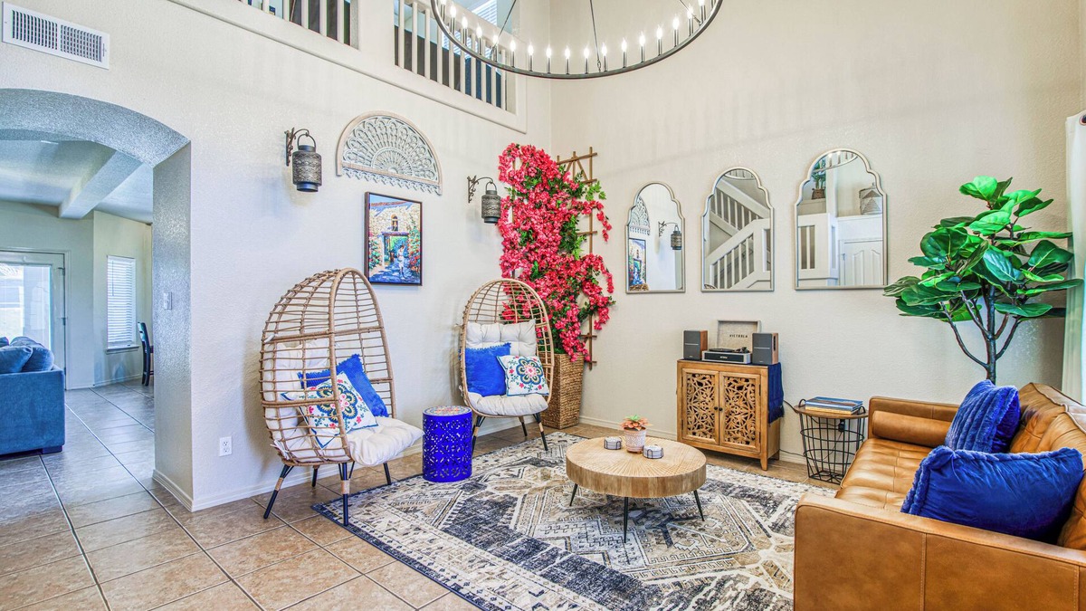 Biggs Field House | Spacious Haven with Outdoor Fun, 5 Bd Home, Primary King, EV Charger, Grill