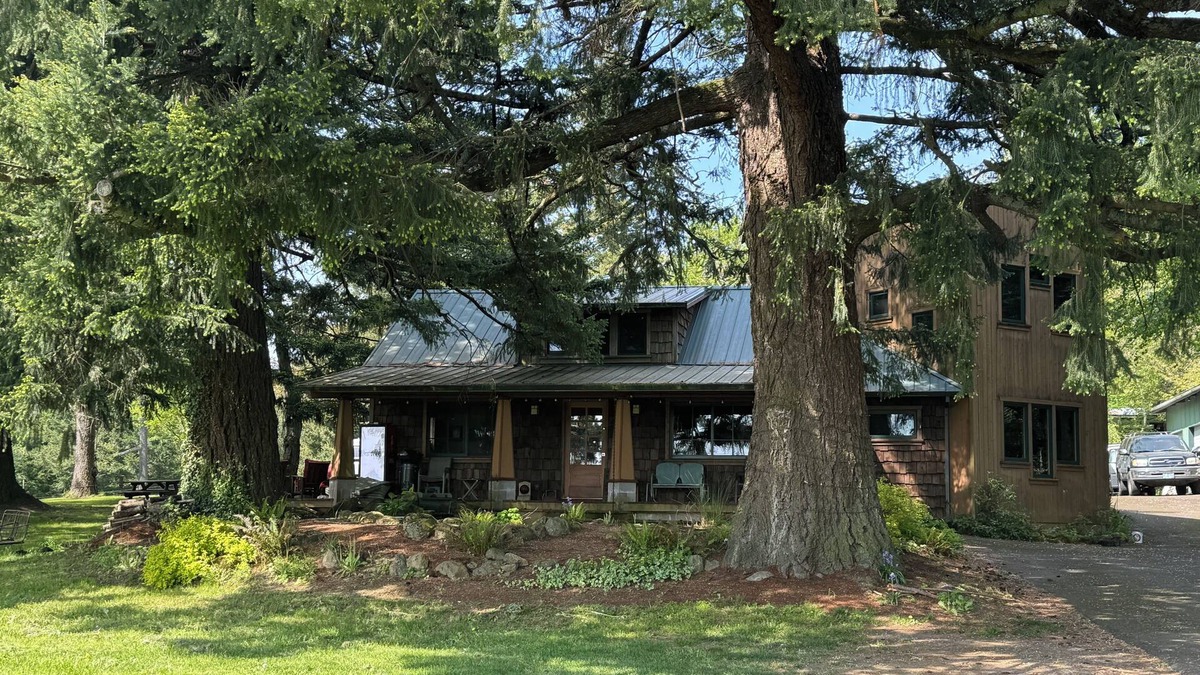 Troutdale House | Spacious HGTV Home on 3 acres near Columbia Gorge w/Silo Rooms, 15 min from PDX