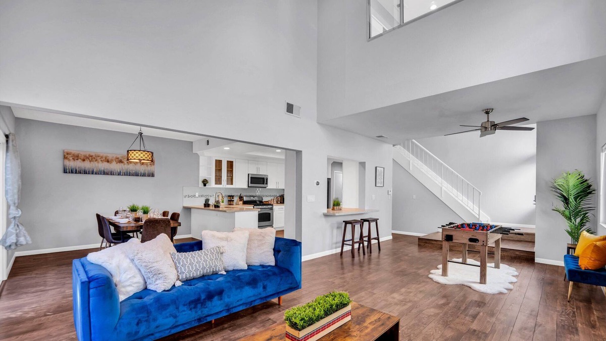 Ardenwood House | Spacious high ceiling home in Fremont | Private Yard | King Bed