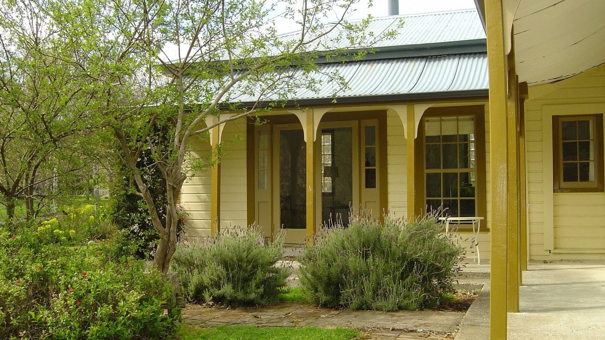 Pirinoa Cottage | Spacious historic cottage